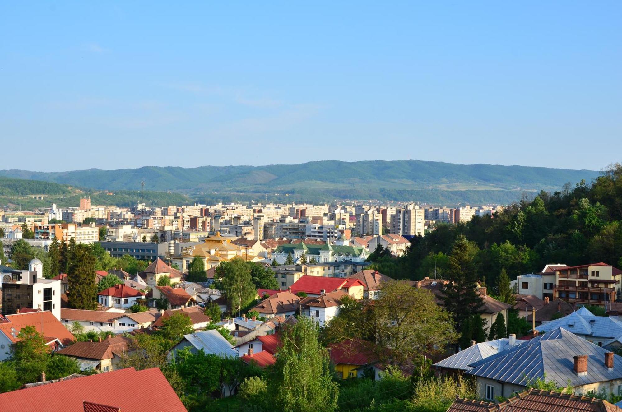 Hotel Miraj Ramnicu Valcea Bagian luar foto