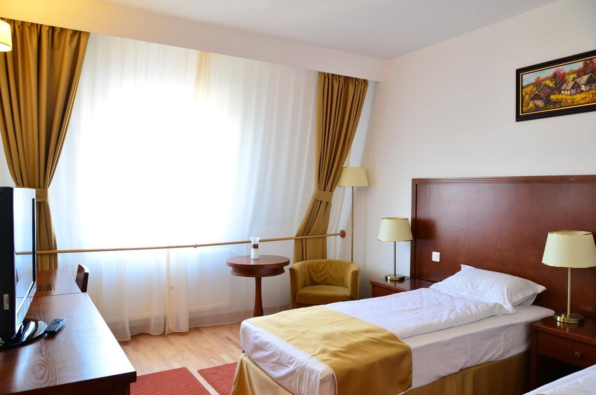 Hotel Miraj Ramnicu Valcea Ruang foto
