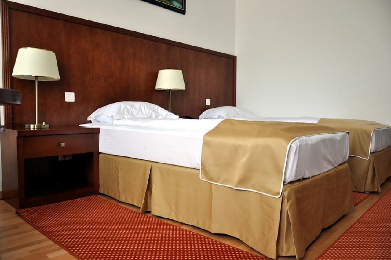 Hotel Miraj Ramnicu Valcea Bagian luar foto