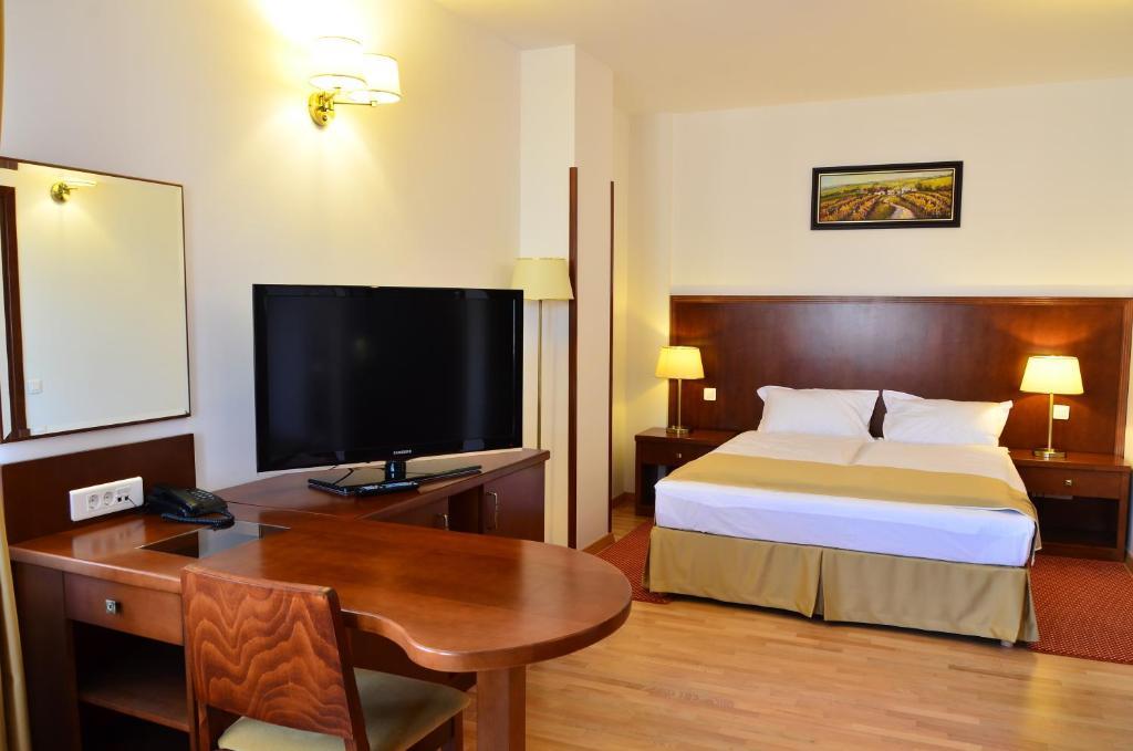 Hotel Miraj Ramnicu Valcea Ruang foto