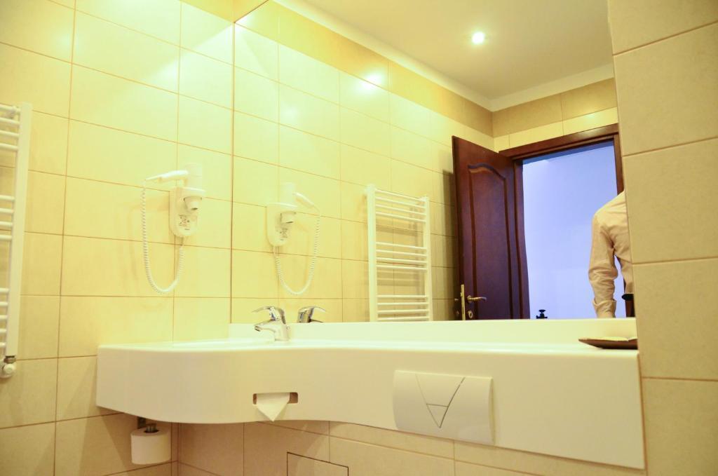 Hotel Miraj Ramnicu Valcea Ruang foto