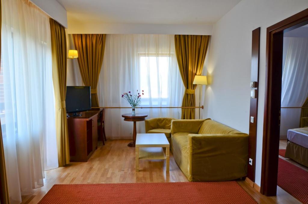 Hotel Miraj Ramnicu Valcea Ruang foto